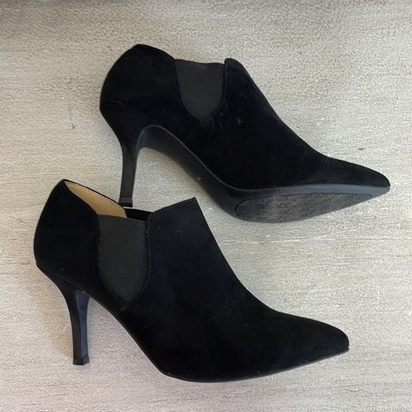 Ann Marino By Bettye Muller Black Heel Ankle Booties, Size 7 - Picture 4 of 9